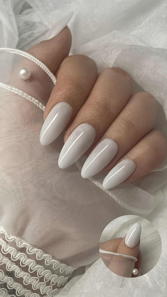  Milky White