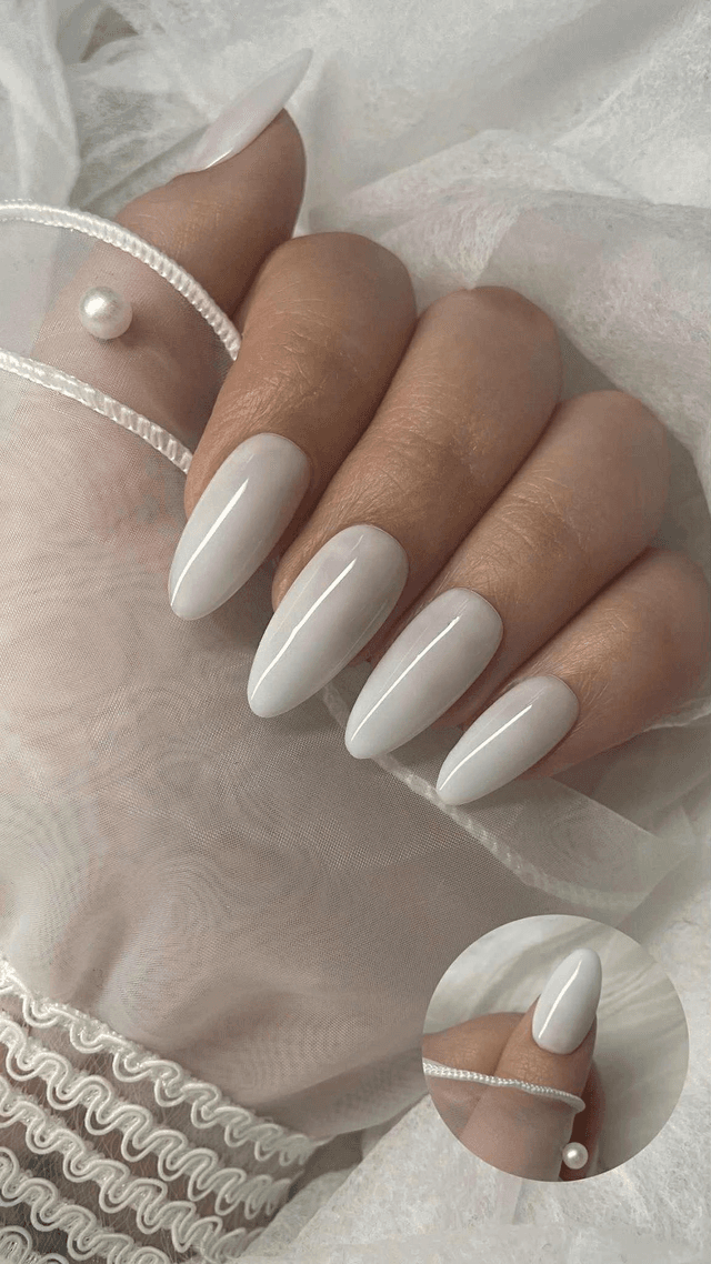  Milky White